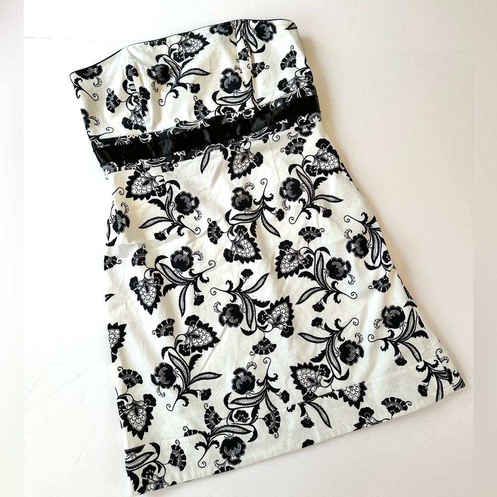 White House Black Market Strapless Dress